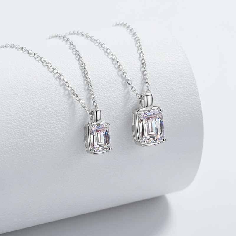  Éternelle Pendant Emerald Cut