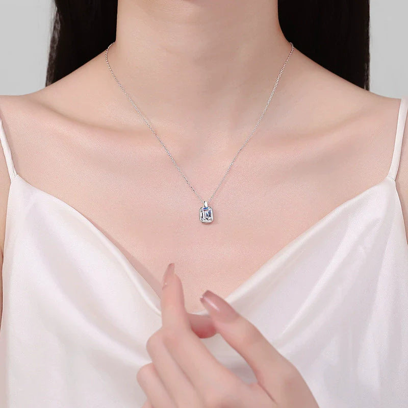  Éternelle Pendant Emerald Cut